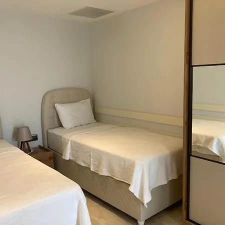 Admiral Elite אלאניה